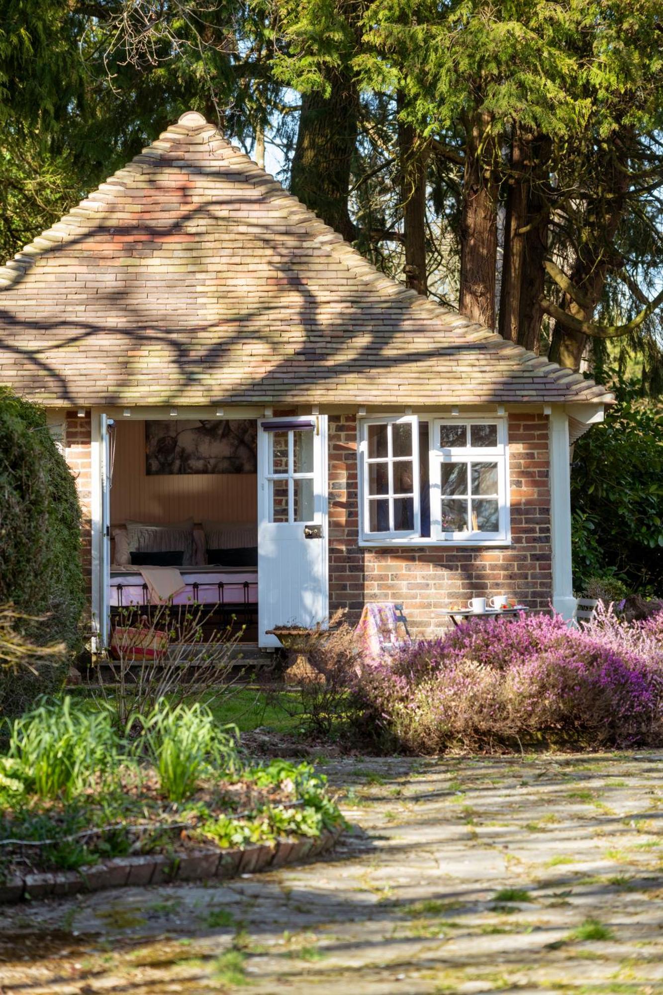 Old Mill Lodge By Huluki Sussex Stays Hurstpierpoint Eksteriør billede