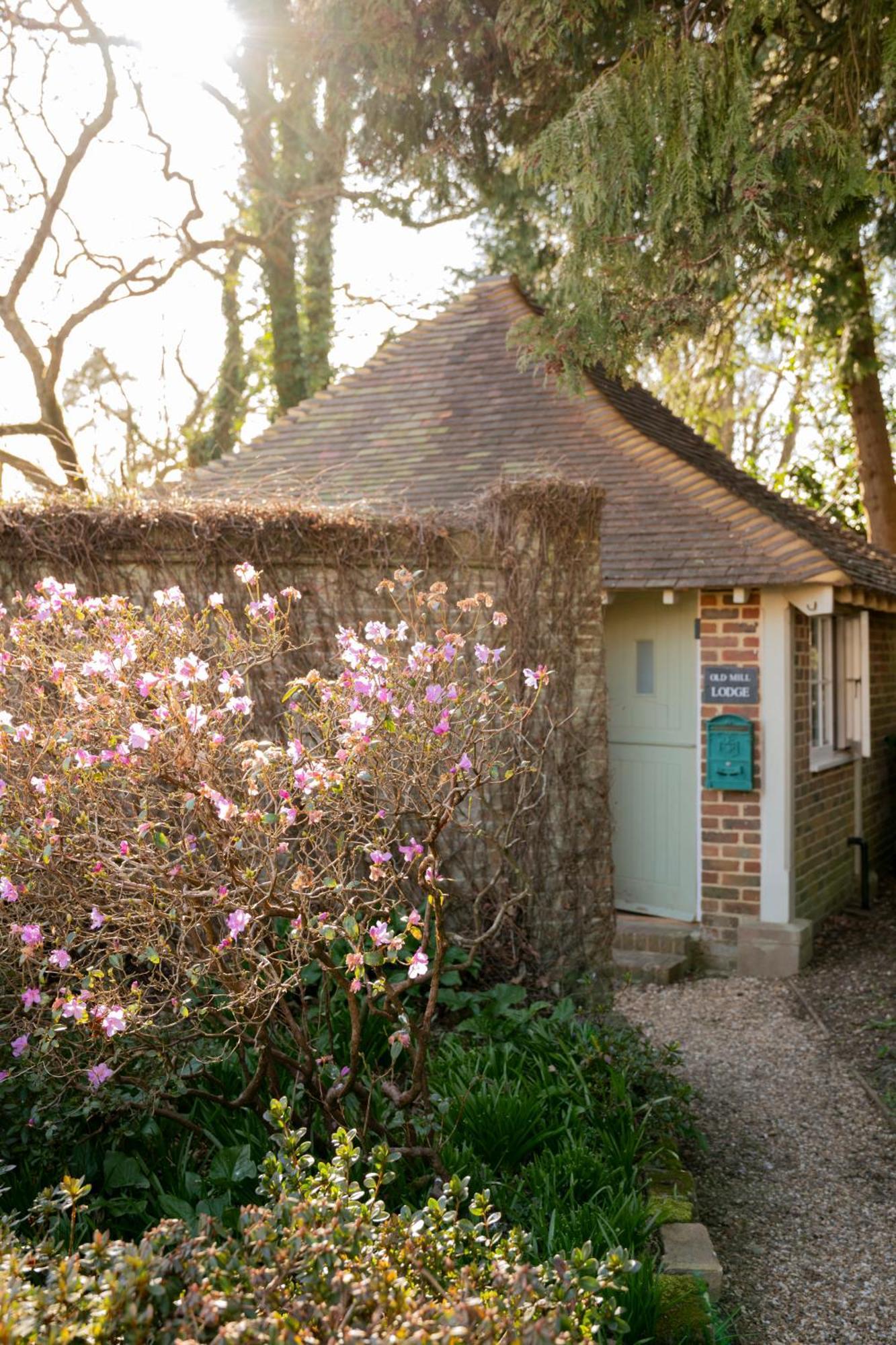 Old Mill Lodge By Huluki Sussex Stays Hurstpierpoint Eksteriør billede