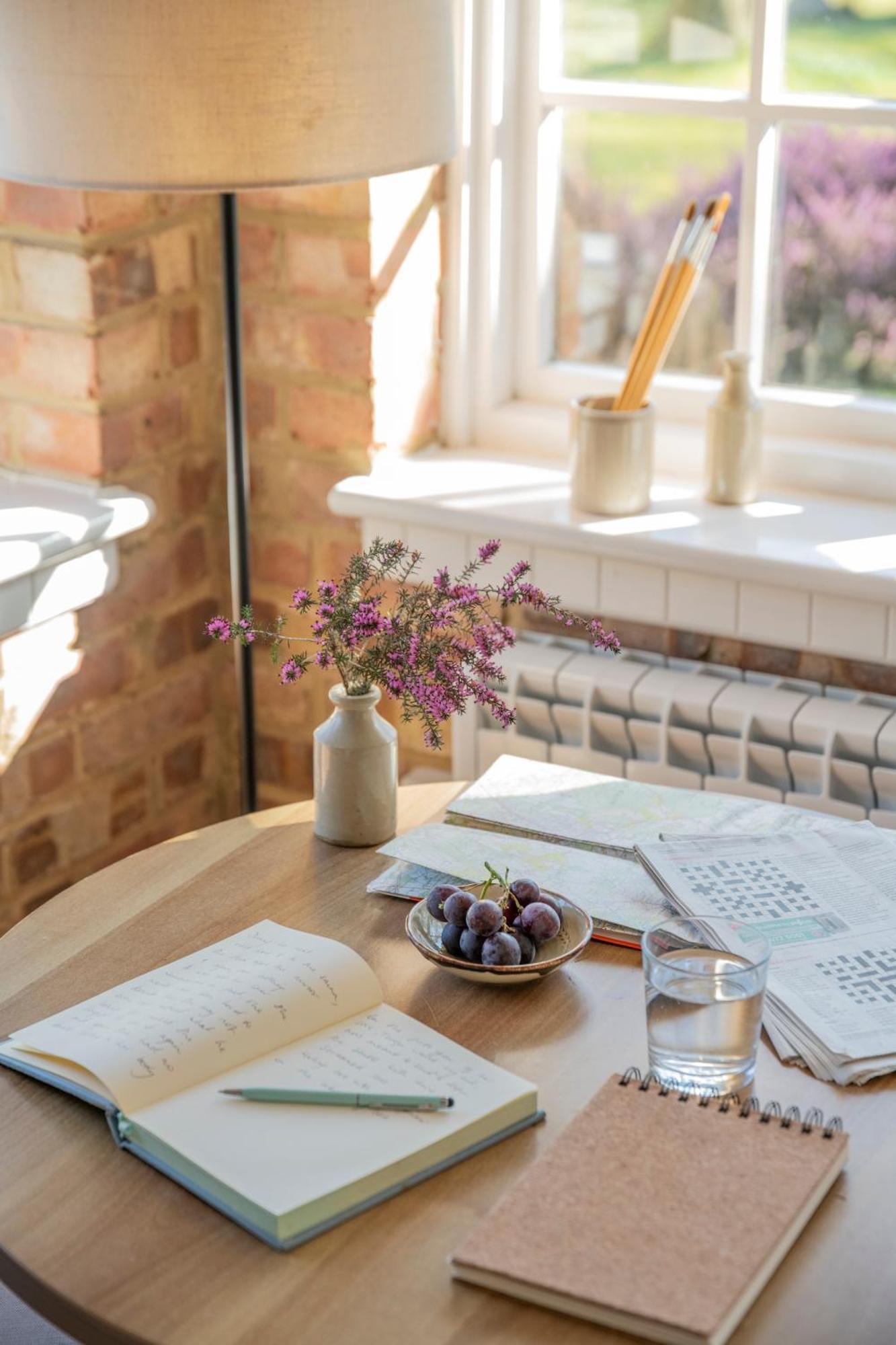 Old Mill Lodge By Huluki Sussex Stays Hurstpierpoint Eksteriør billede
